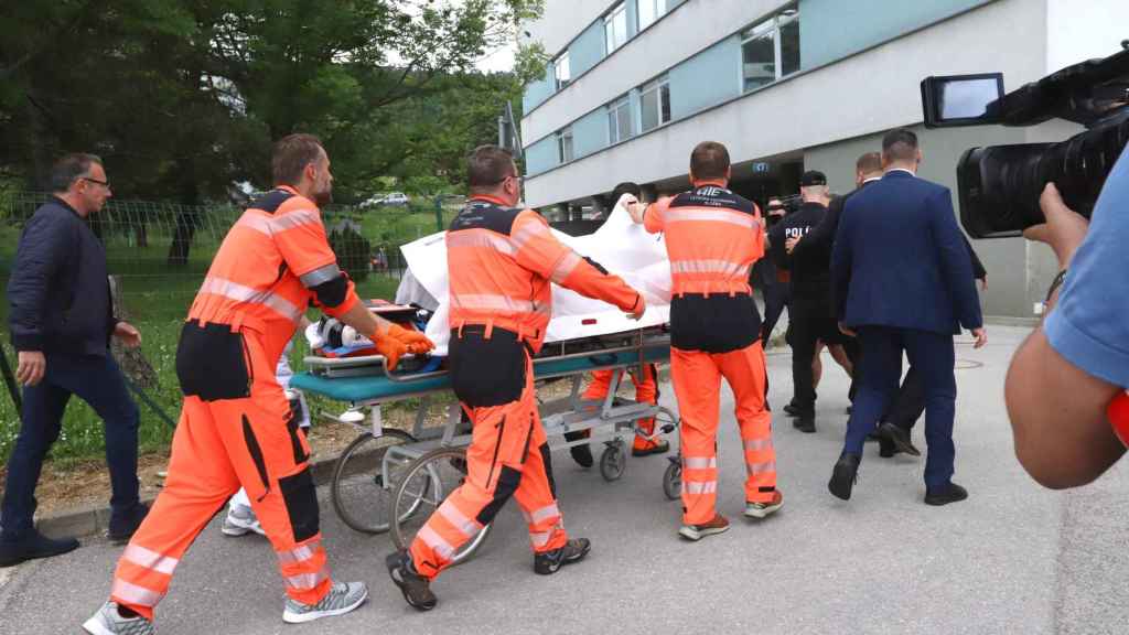 Traslado del primer ministro de Eslovaquia, herido de gravedad tras ser víctima de un atentado