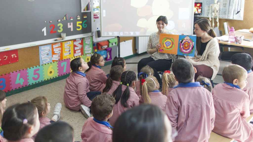 Dos maestras de infantil