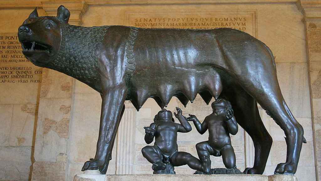 Estatua de Luperca amamantando a los gemelos Rómulo y Remo