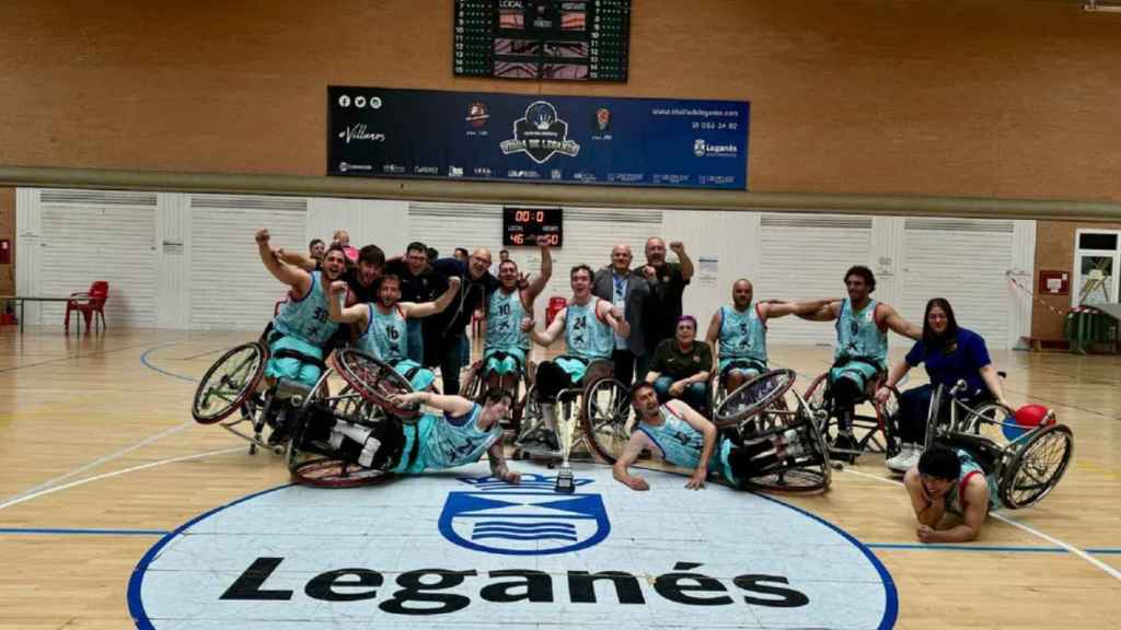 El UNES Barça de baloncesto en silla de ruedas festeja su ascenso a Primera