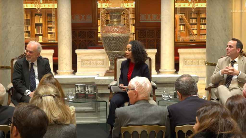 Santiago Muñoz Machado; la embajadora de Estados Unidos, Julissa Reynoso y el editor Oliver Lubrich