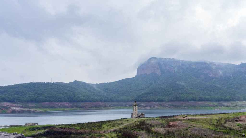 Vista de la iglesia del pantano de Sau, 14 de mayo