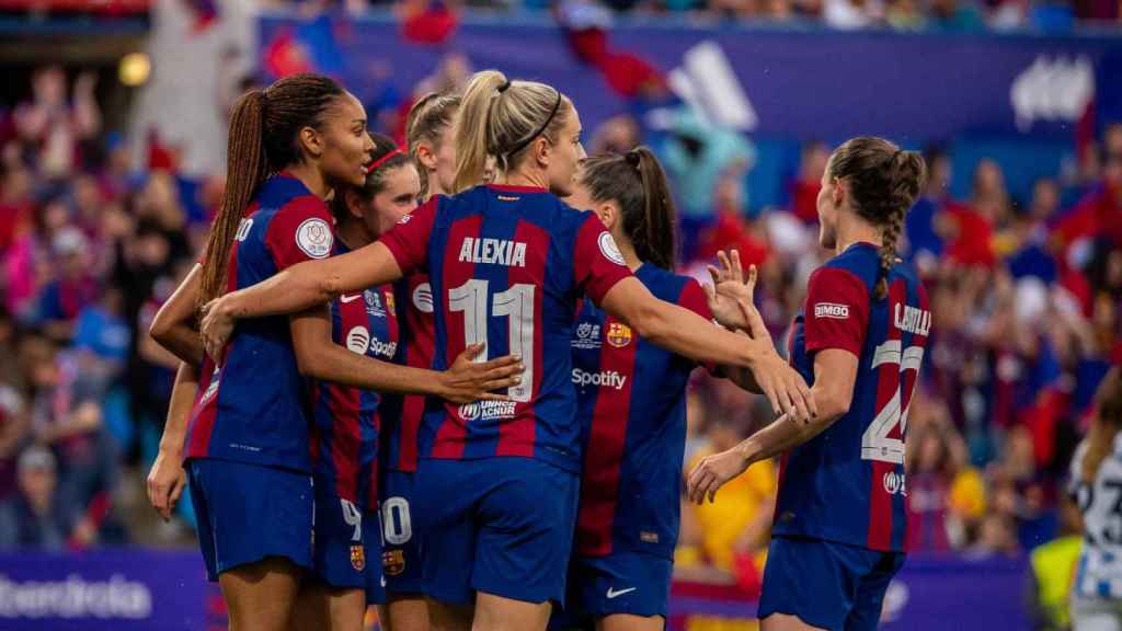 El abrazo del Barça Femenino en la final de la Copa de la Reina