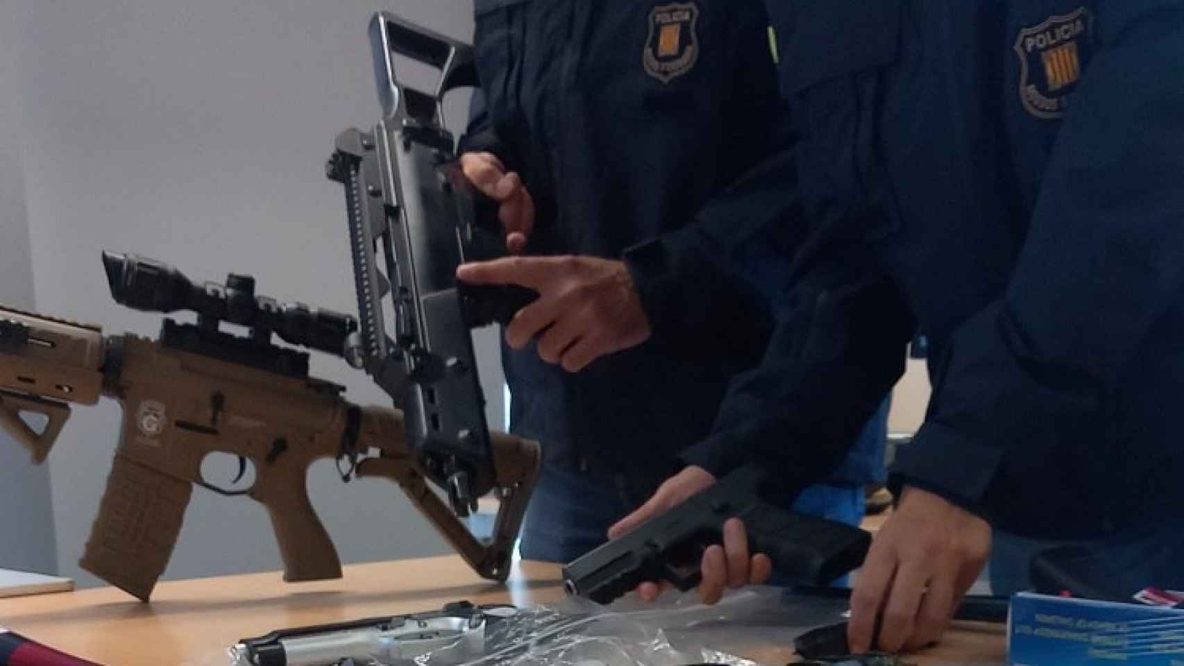 Armas prohibidas intervenidas por los Mossos d'Esquadra