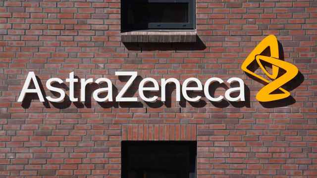 Logo de Astrazeneca en unas oficinas en Hamburgo (Alemania)