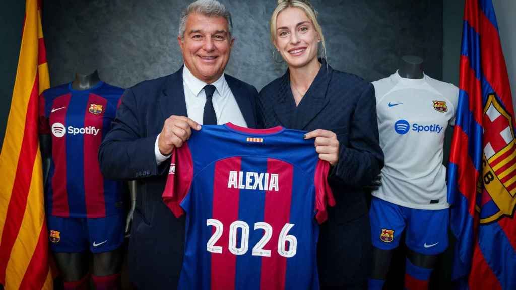 Alexia Putellas firma su renovación hasta 2026 junto a Joan Laporta