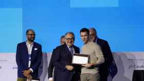 El consejero delegado de Hoff, Fran Marchena, recoge el premio José Manuel Lara