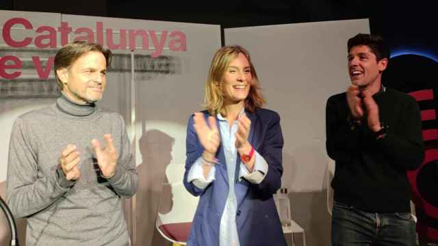 La candidata de los Comuns a presidir la Generalitat, Jéssica Albiach, el candidato de los Comuns a las europeas, Jaume Asens, y el número 4 por Barcelona, David Cid.