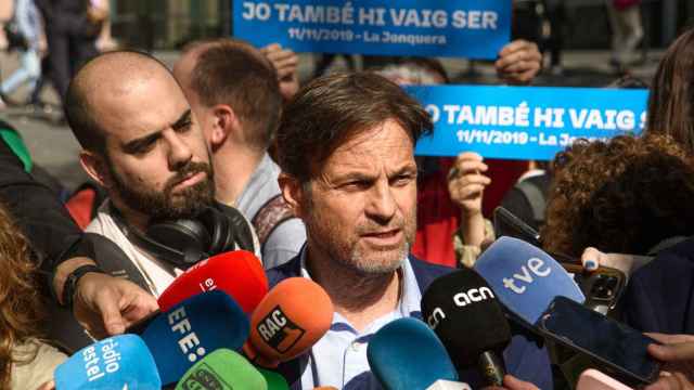 El candidato de Comuns Sumar a las elecciones europeas, Jaume Asens, apoyando a los encausados de Tsunami Democràtic