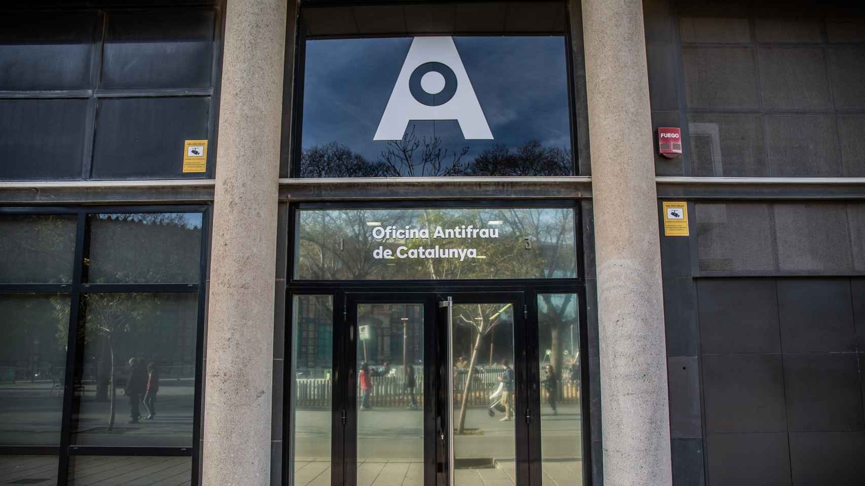 Puerta principal de la Oficina Antifraude de la Generalitat de Catalunya