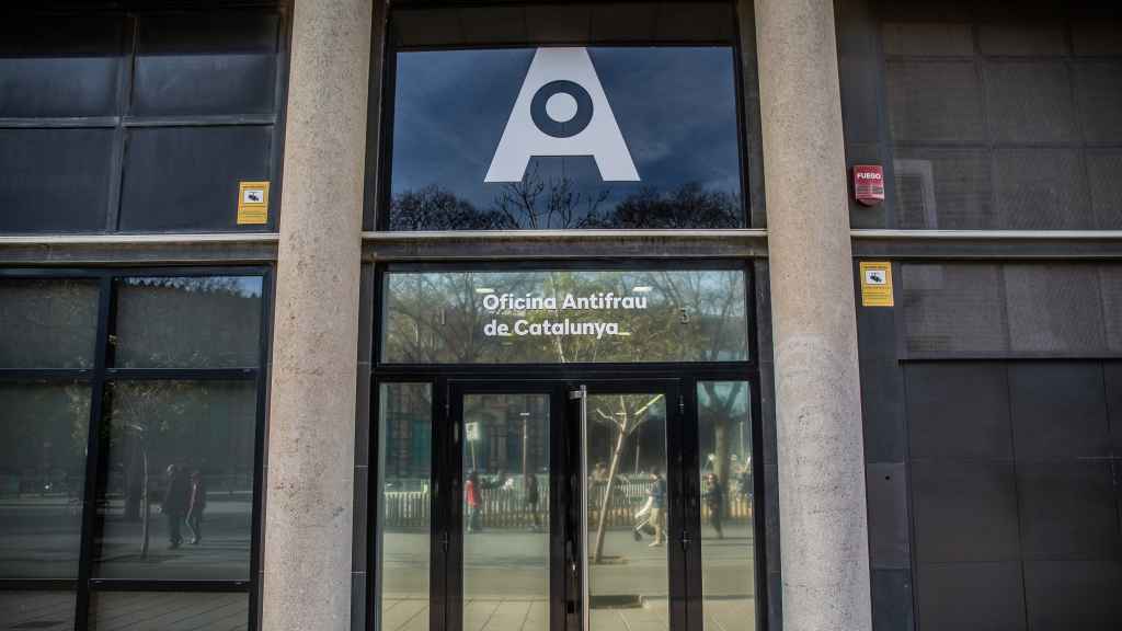 Puerta principal de la Oficina Antifraude de la Generalitat de Catalunya