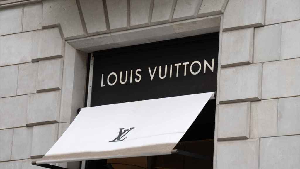 La entrada de la tienda de Louis Vuitton del paseo de Gràcia de Barcelona