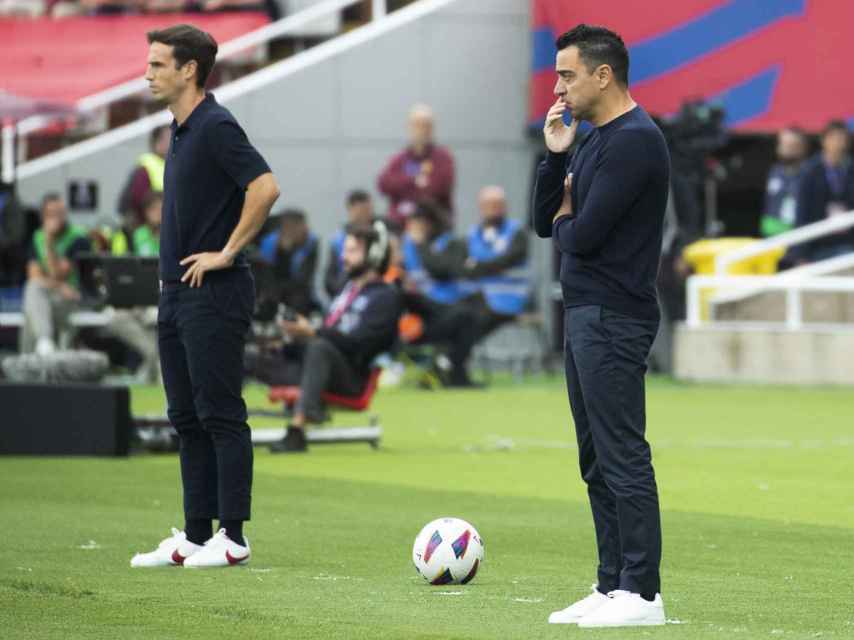 Xavi Hernández dirige su último partido con el Barça en Montjuïc