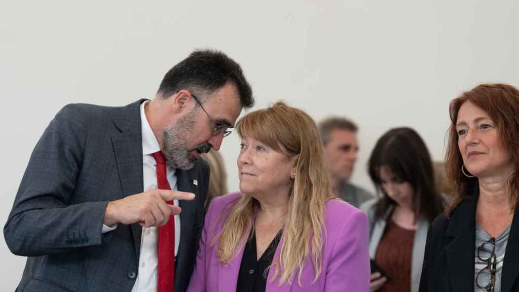 El presidente del Puerto de Barcelona, Lluís Salvadó, y la consejera de Cultura de la Generalitat de Cataluña, Natàlia Garriga