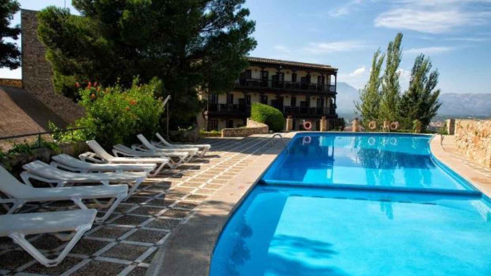 Parador con la piscina