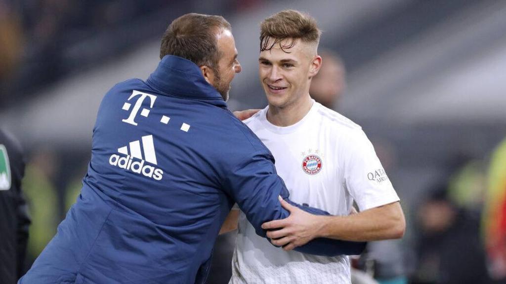 Hansi Flick y Joshua Kimmich en un entrenamiento del Bayern de Múnich