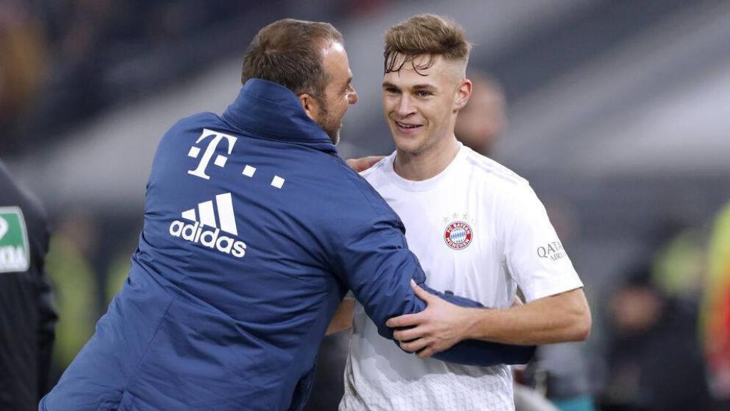 Hansi Flick y Joshua Kimmich en un entrenamiento del Bayern de Múnich