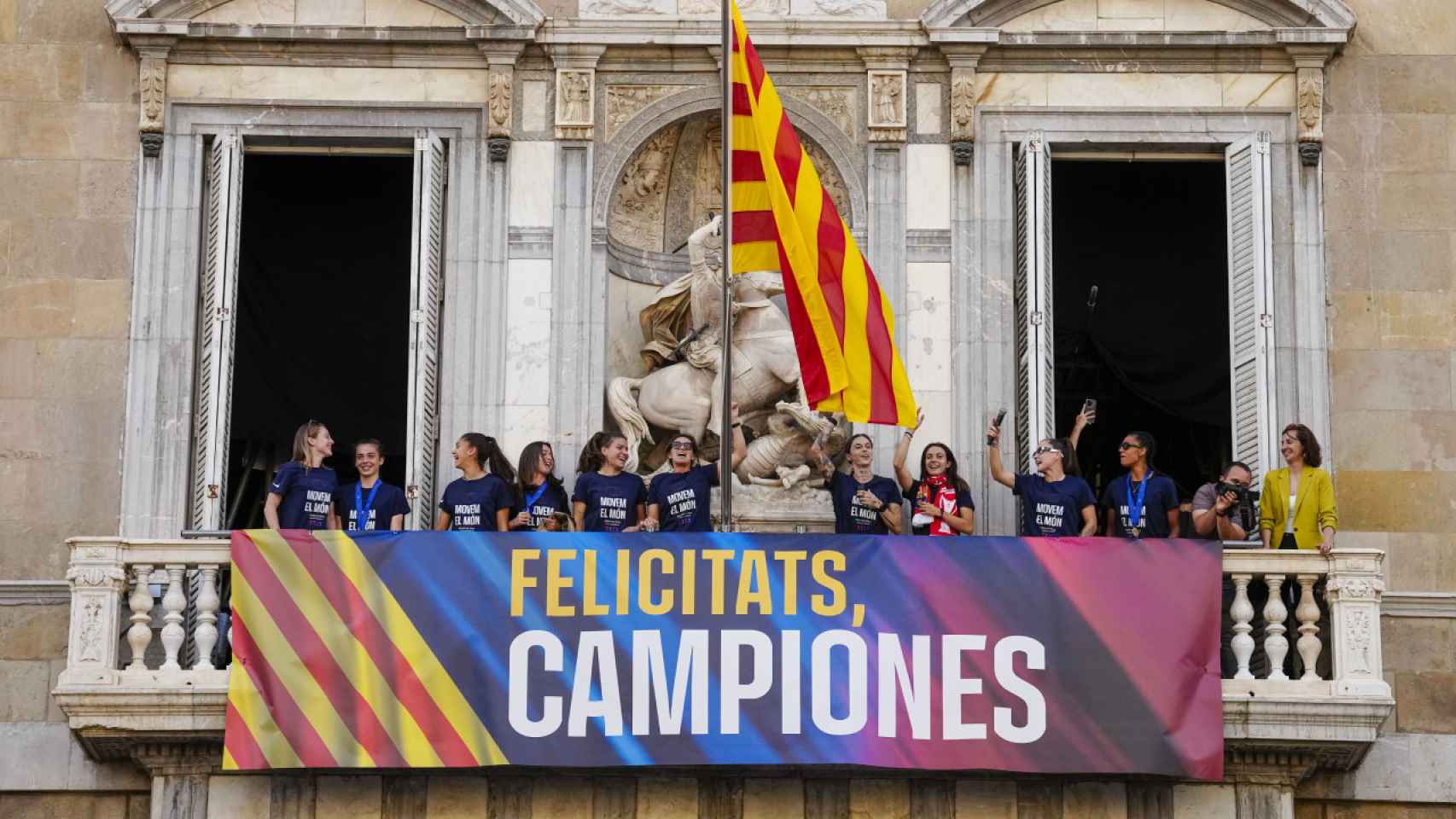 El Barça Femenino, en el balcón de la Generalitat, festejando los títulos ganados en la 2023-24