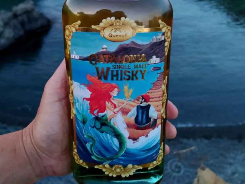 La botella de whisky Catalonia Single Malt