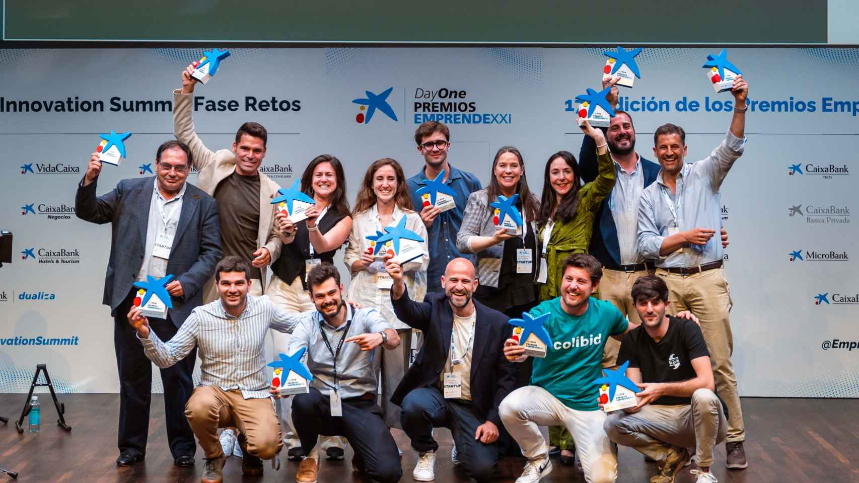 Foto de familia de los premios EmprendeXXI / CAIXABANK