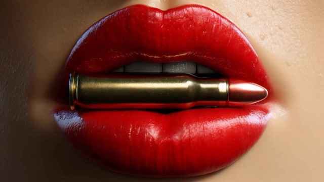Creación de una bala en unos labios pintados de rojo