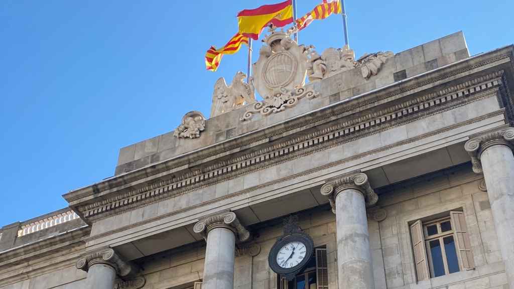 Banderas en el ayuntamiento de Barcelona