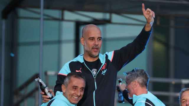 Pep Guardiola festeja la conquista de la Premier League