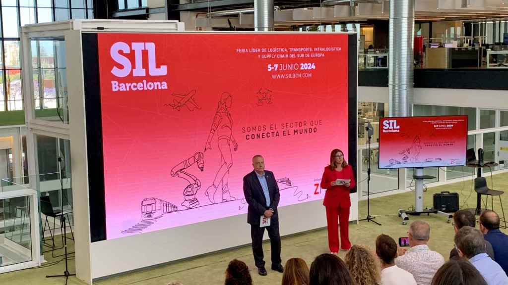 Pere Navarro, delegado especial del Estado en el CZFB y Blanca Sorigué, directora general del CZFB en la rueda de prensa inaugural del SIL 2024