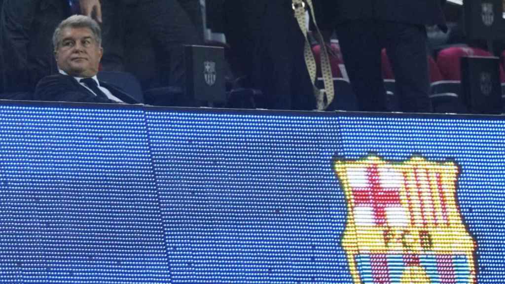 Joan Laporta, en el palco del Camp Nou durante un partido de la temporada 2022-23