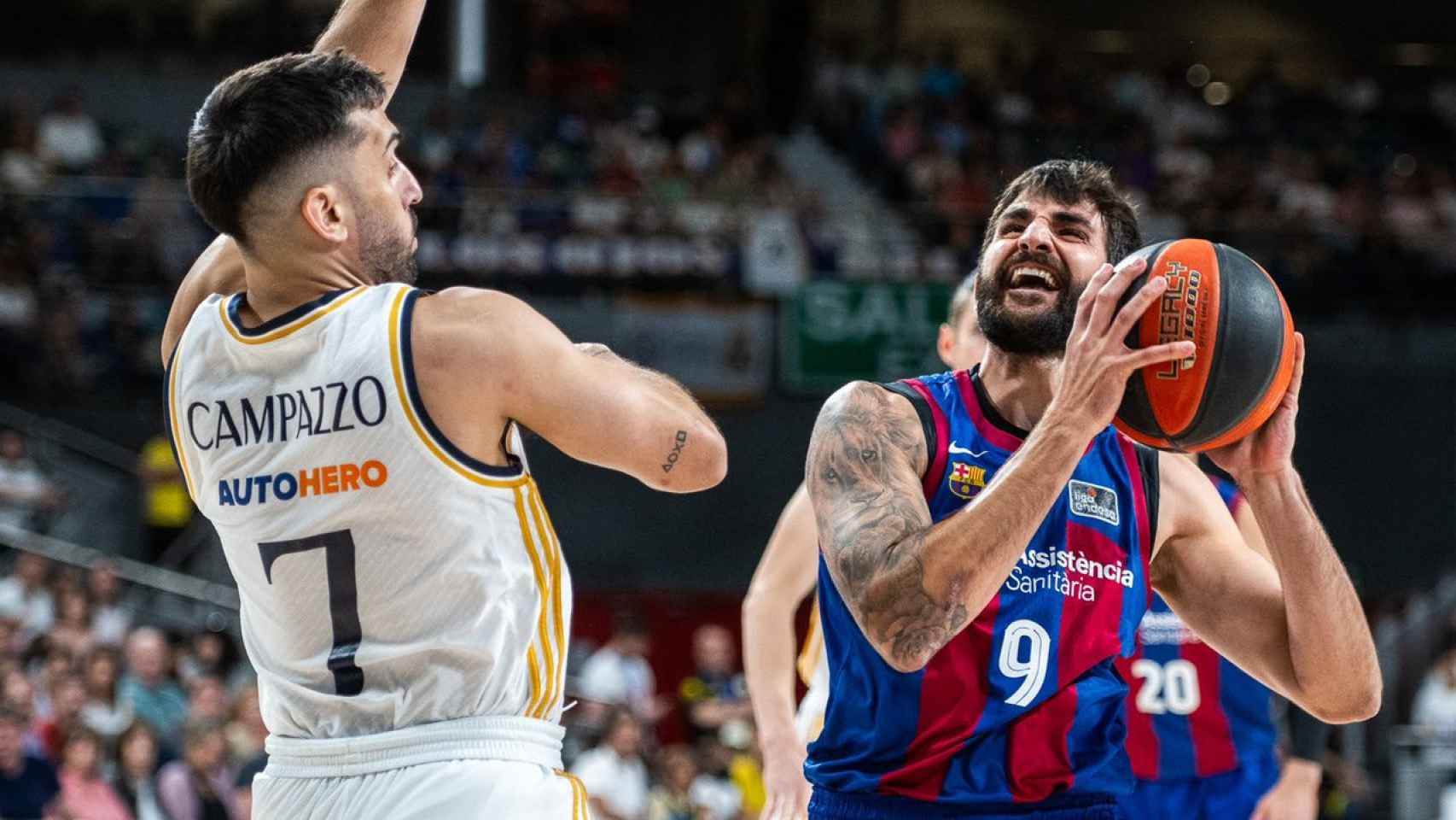 Ricky Rubio intenta superar a Campazzo en el Real Madrid-Barça de la ACB