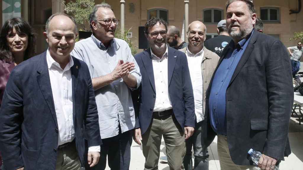 La diputada de Junts Pilar Calvo, el secretario general de Junts Jordi Turull, el presidente de ERC, Oriol Junqueras , y el presidente de Òmnium, Xavier Antich, durante un acto favorable a la amnistía del procés y la autodeterminación de Cataluña en el que han participado también los Comuns