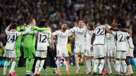 Los jugadores del Real Madrid celebran la conquista de la Champions League en Wembley