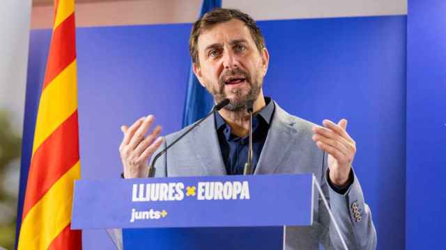El candidato de Junts a las elecciones europeas, Toni Comín, en rueda de prensa desde Bruselas