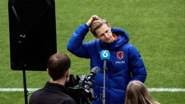 Frenkie de Jong atiende a la prensa en la concentración con Países Bajos