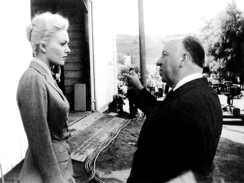 Kim Novak y Alfred Hitchcock durante el rodaje.