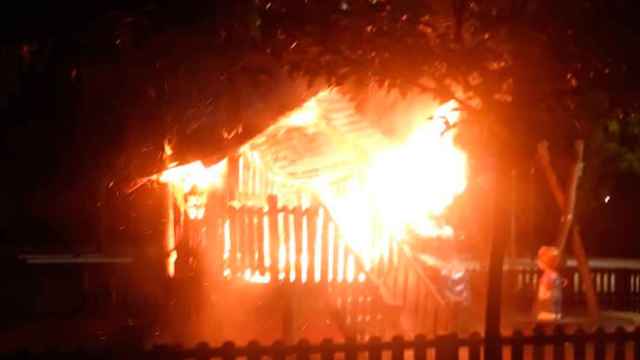 El incendio intencionado en el parque de 'Las tres mellizas' de Palau-solità i Plegamans (Barcelona)