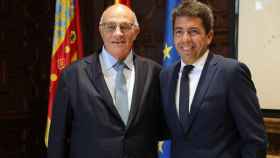 El presidente de Banco Sabadell, Josep Oliu (izq.), y el presidente de la Generalitat Valenciana, Carlos Mazón / EP