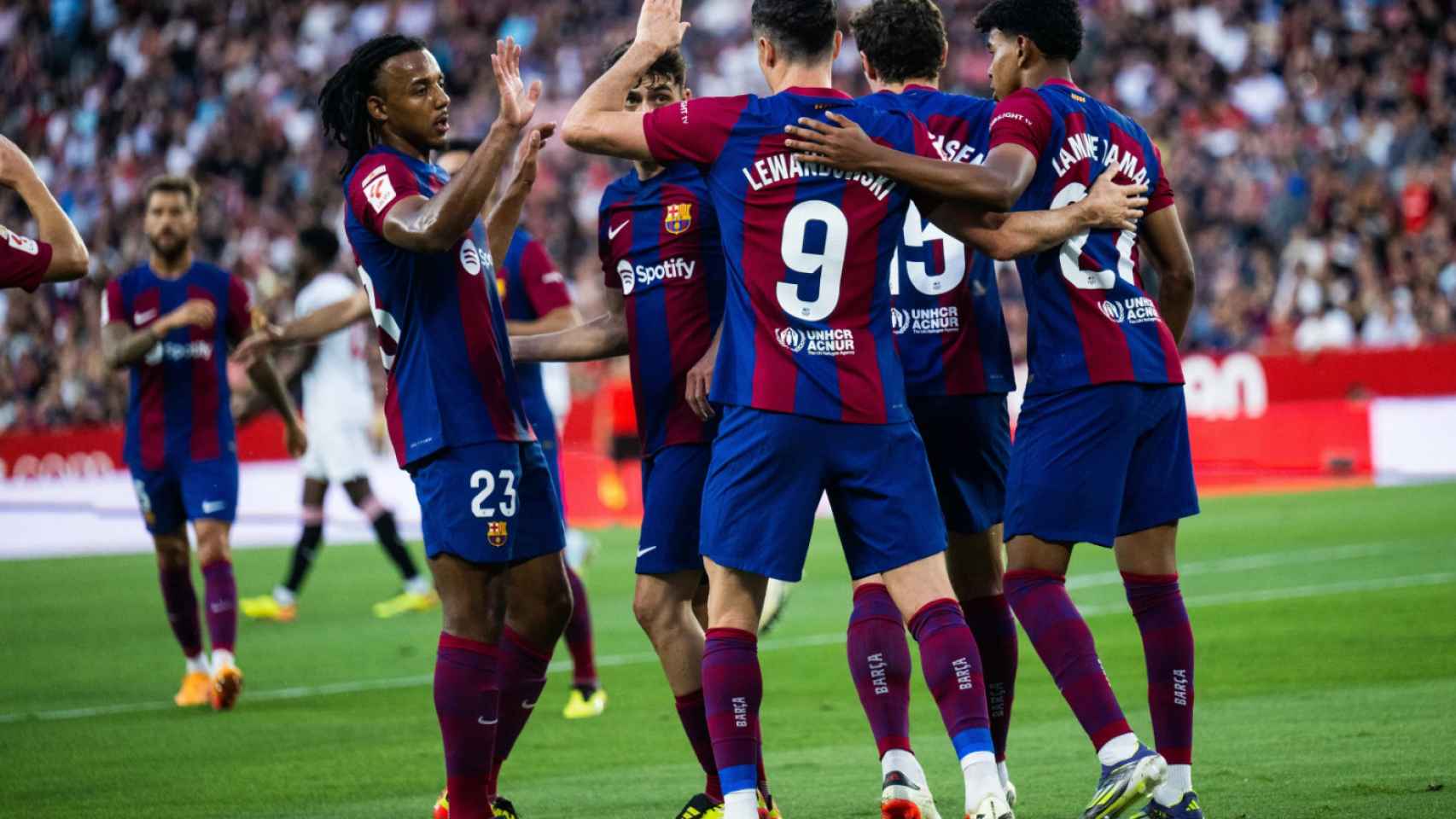 Los jugadores del Barça celebran un gol contra el Sevilla