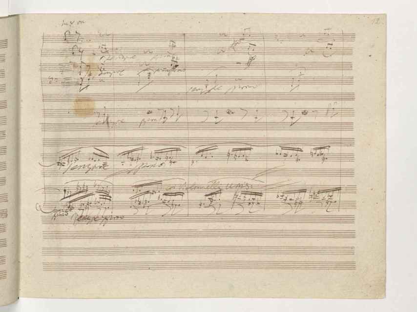 Página 12 del manuscrito original de la 'Novena' sinfonía de Beethoven