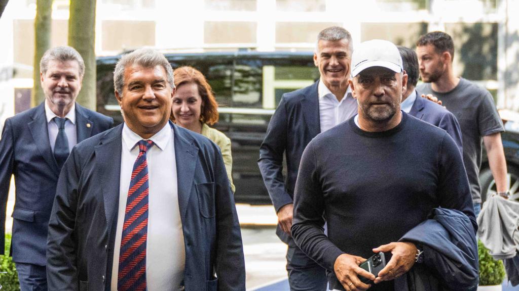 Joan Laporta y Hansi Flick acuden a la final de la Champions League de balonmano