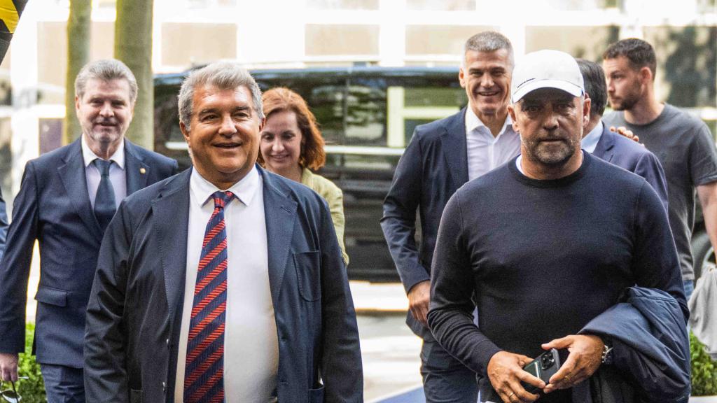 Joan Laporta y Hansi Flick acuden a la final de la Champions League de balonmano