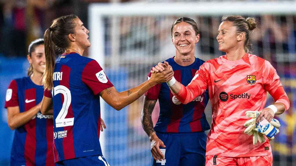 Sandra Paños saluda a sus compañeras del Barça Femenino