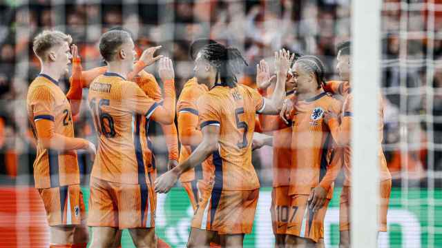 Los jugadores de Países Bajos celebran un gol en el amistoso contra Islandia