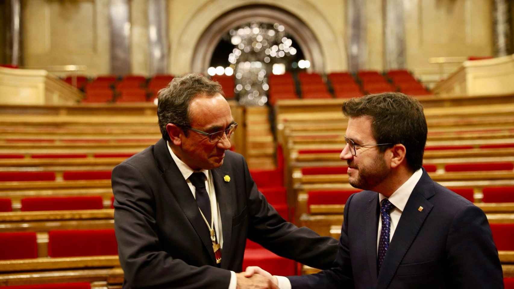 Josep Rull (Junts), nuevo presidente del Parlament de Cataluña, junto con Pere Aragonès, presidente en funciones de la Generalitat