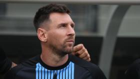 Leo Messi, en el banquillo, durante un amistoso de Argentina