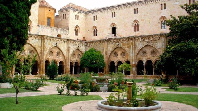 Así es el monasterio medieval del s.X que esconde un restaurante exquisito:  a una hora de Barcelona