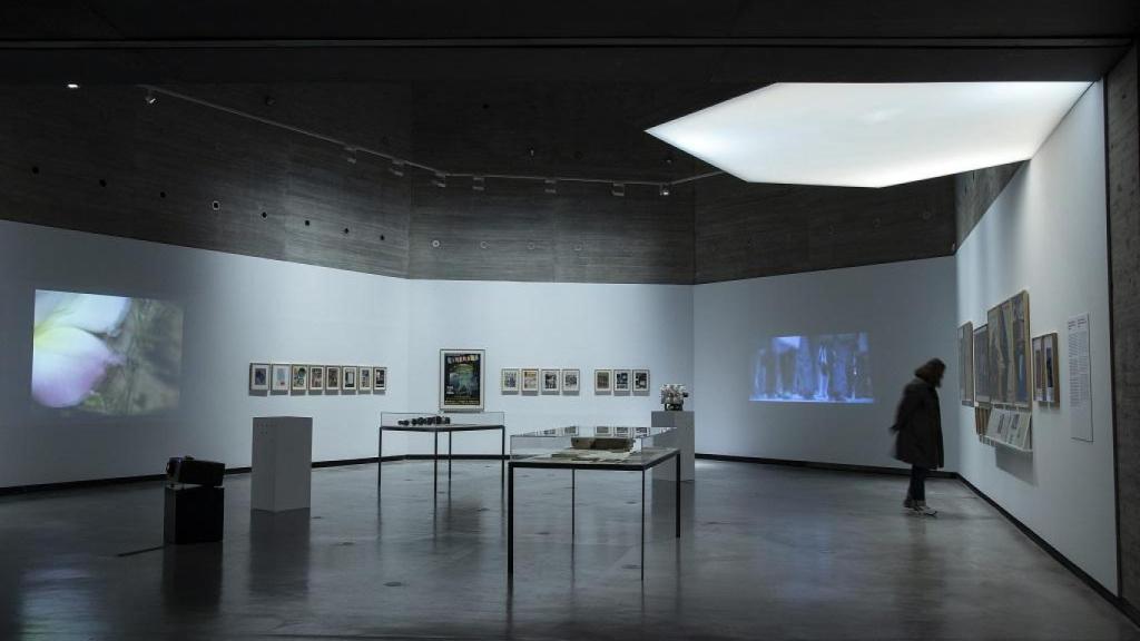 La exposición reúne más de 300 piezas, entre películas, fotografías, ‘collages’ y dispositivos mecánicos.