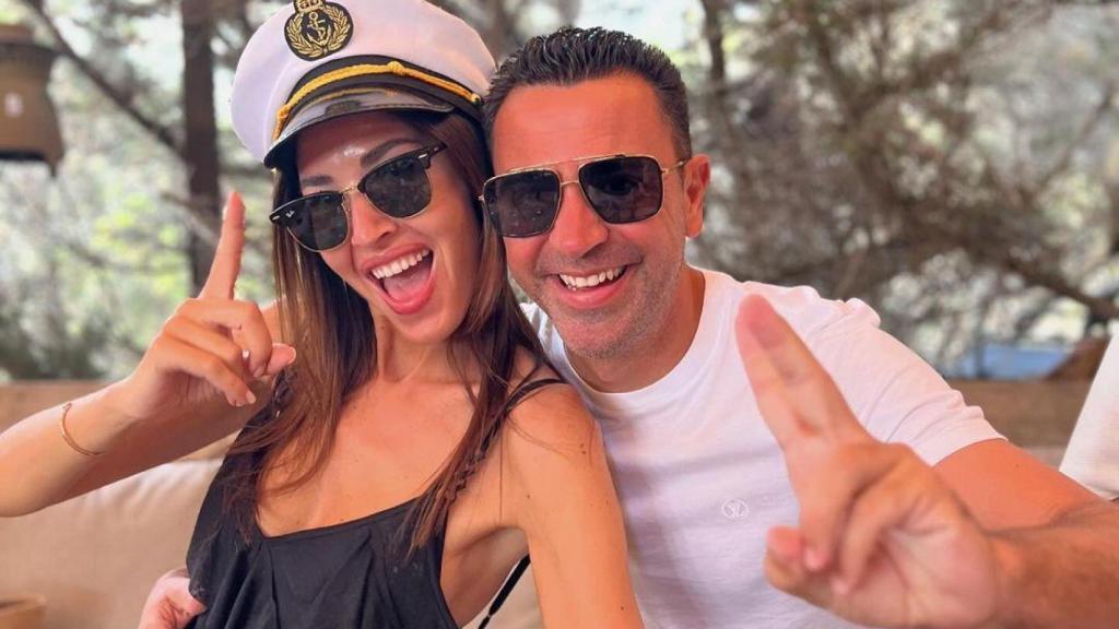 Xavi Hernández y su mujer Núria Cunillera, de vacaciones en Ibiza