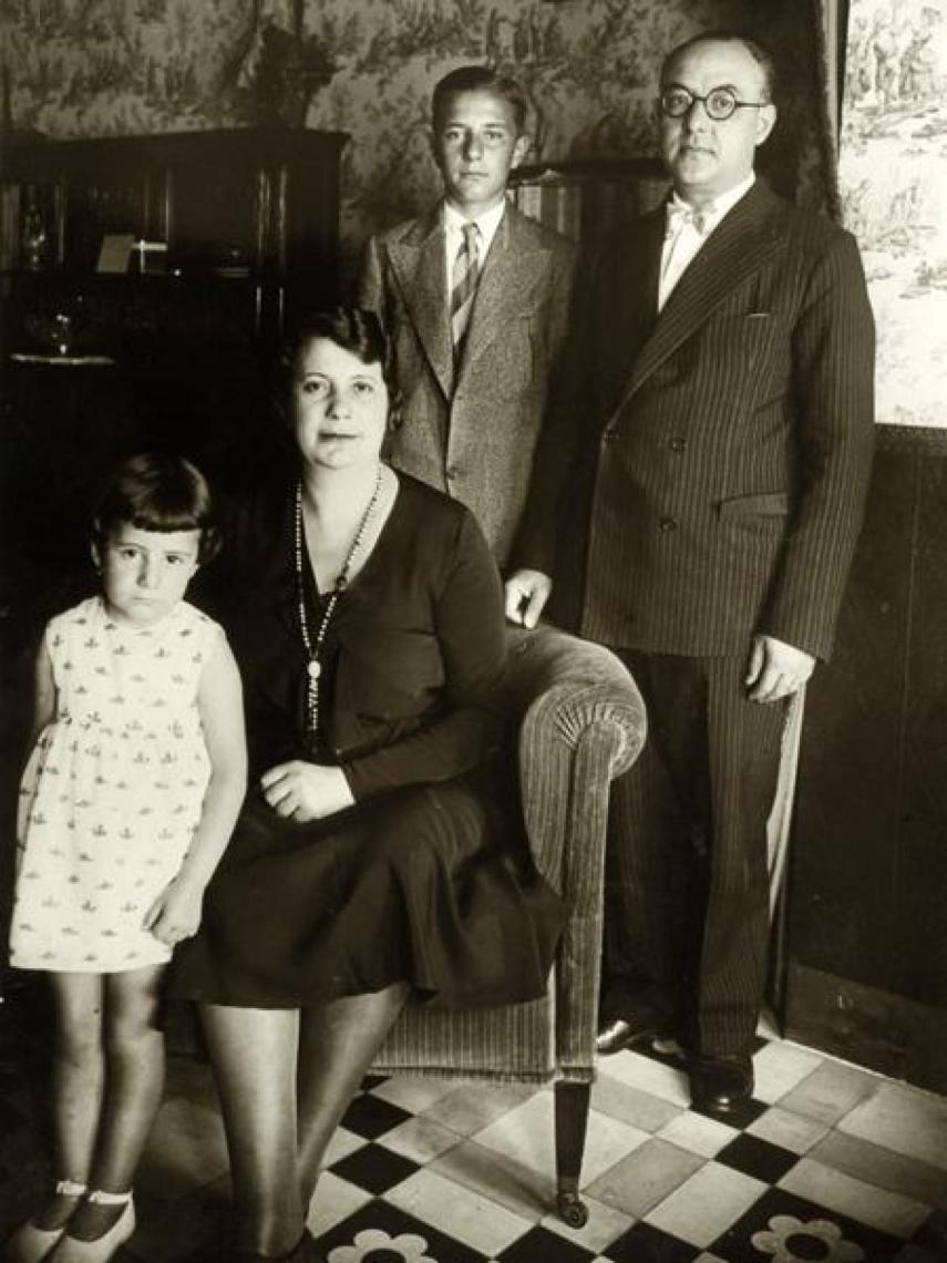 Gaziel, con su esposa Lluïsa Bernad y sus hijos (1932)