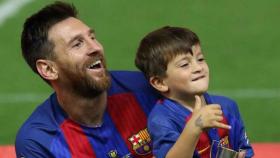 Leo Messi junto a su hijo Thiago